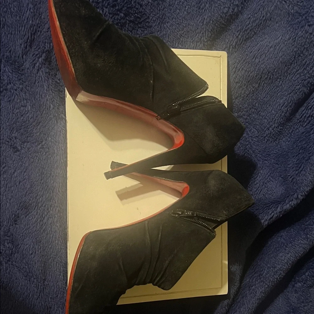 Christian Louboutin Black Peep-Toe Heels with Red Sole - Picture 7 of 8